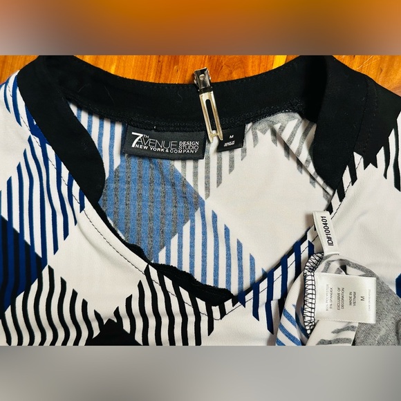 3/$10 bundle deal New York & Company Medium Women's Blouse Blue white Black M - Picture 4 of 7